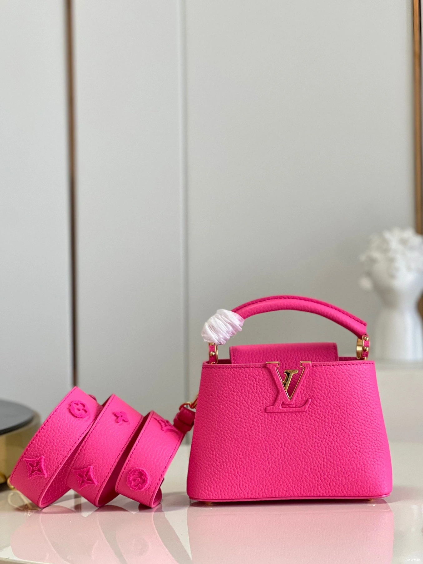 Cheap MINI LOUIS VUITTON CAPUCINES 0811